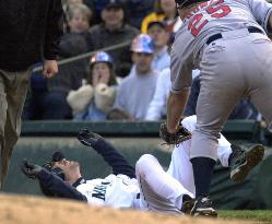 (2)Mariners' Ichiro goes 3-for-4 against Indians